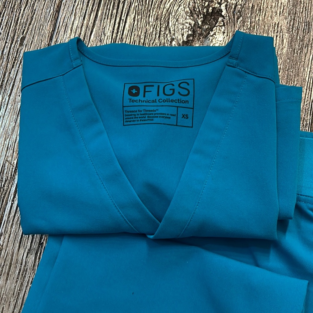 Figs scrub set TEAL color Womens
